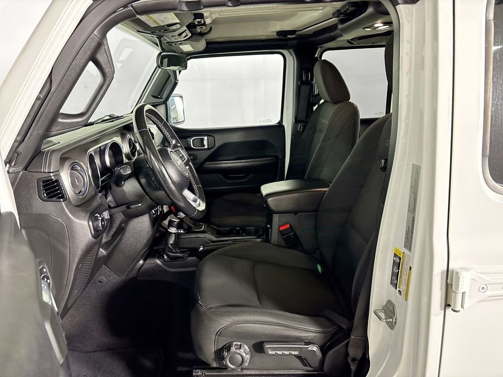 Used 2021 White Jeep Unlimited Sahara image 11