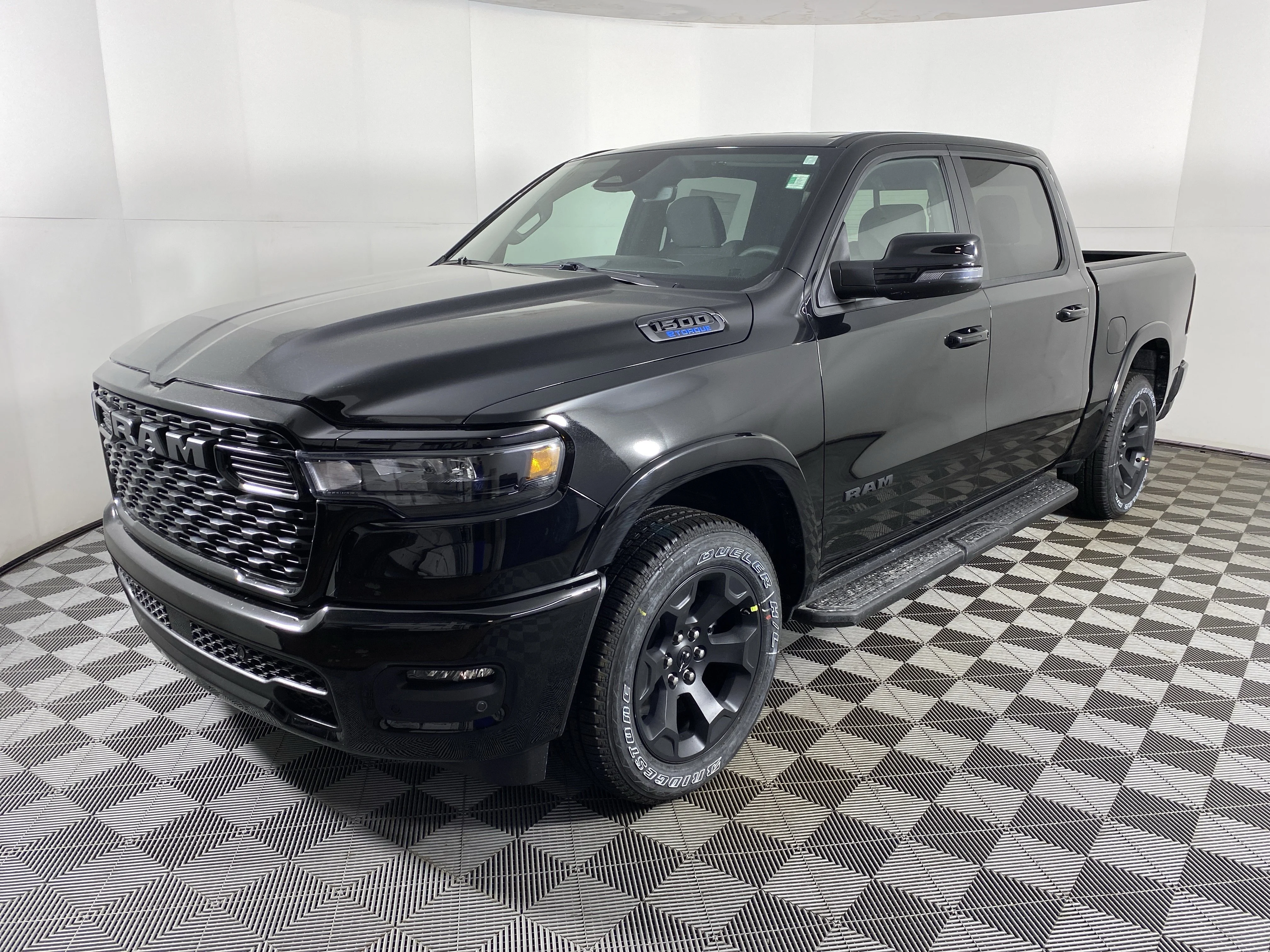 New 2026 Diamond Black Crystal Pearl-Coat Exterior Paint RAM Big Horn/Lone Star image 10