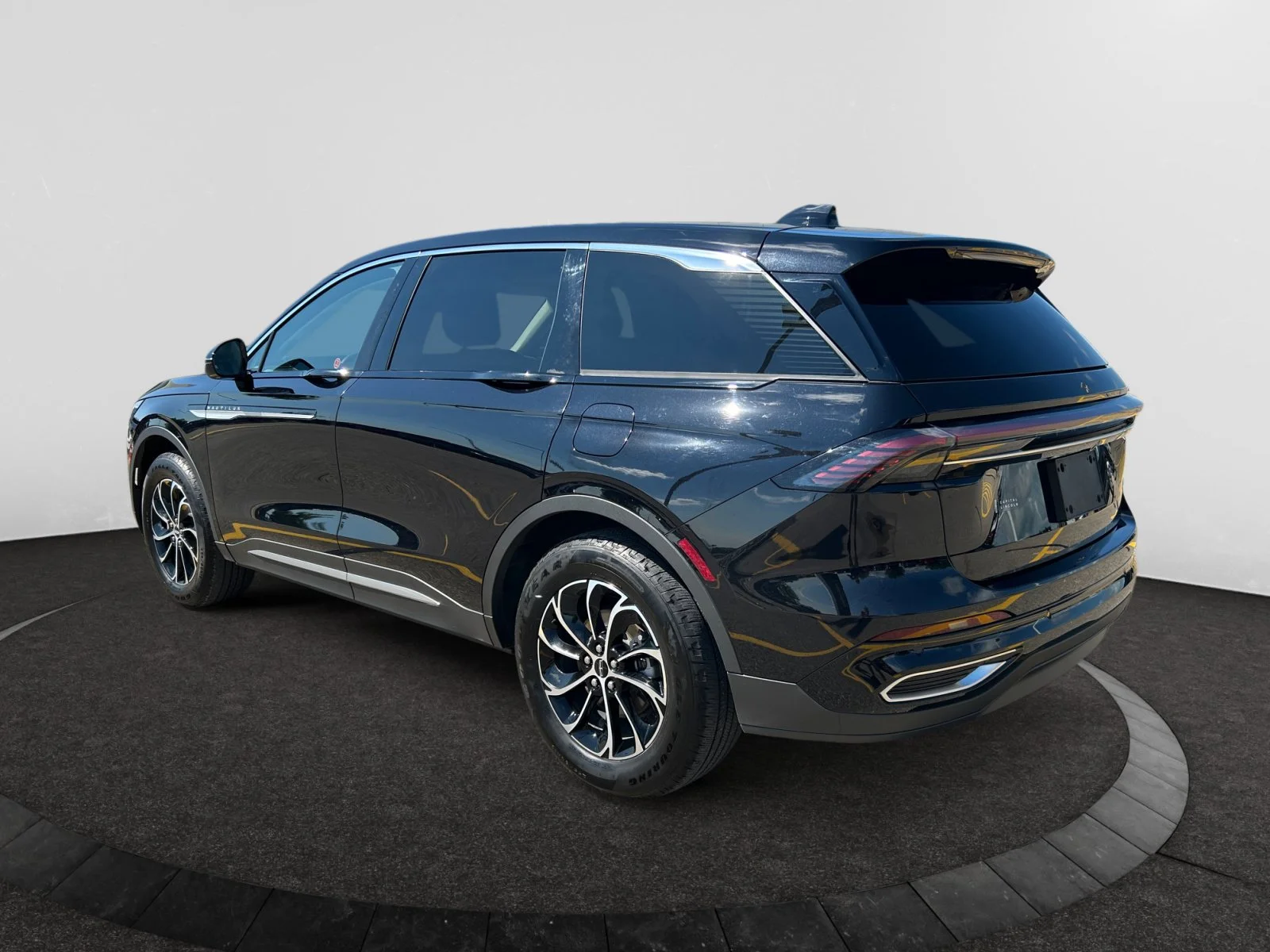 Used 2025 BLACK Lincoln PREMIERE AWD image 3