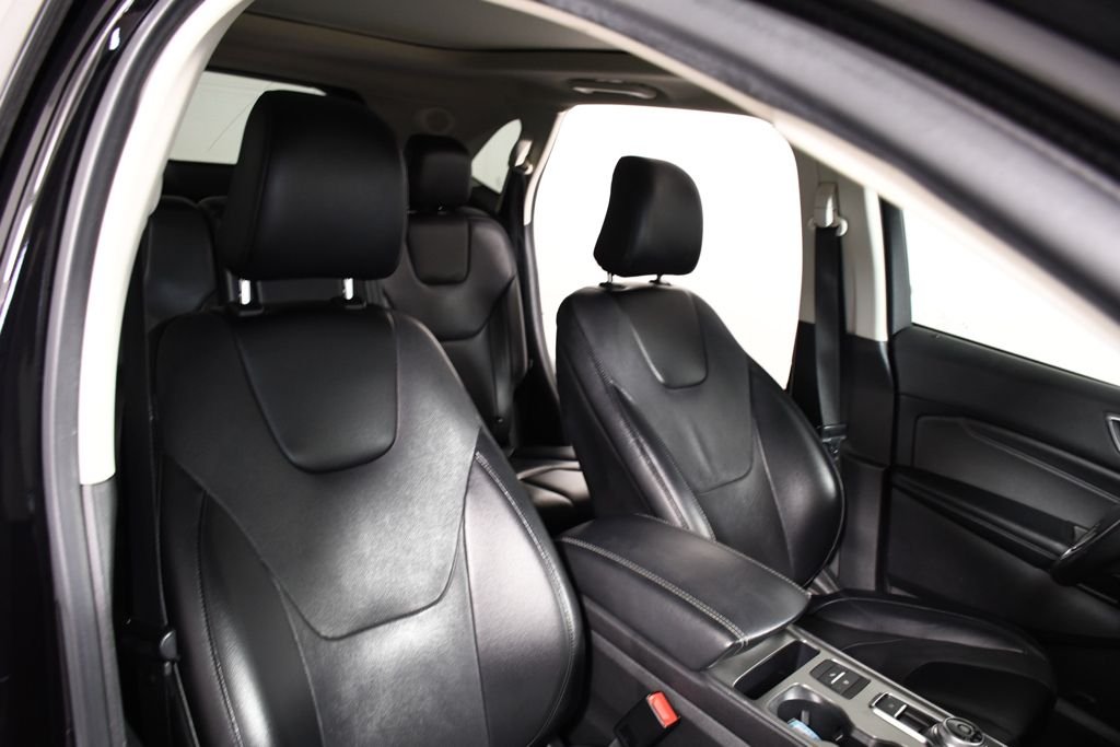 Used 2022 Agate Black Metallic Ford Titanium image 20