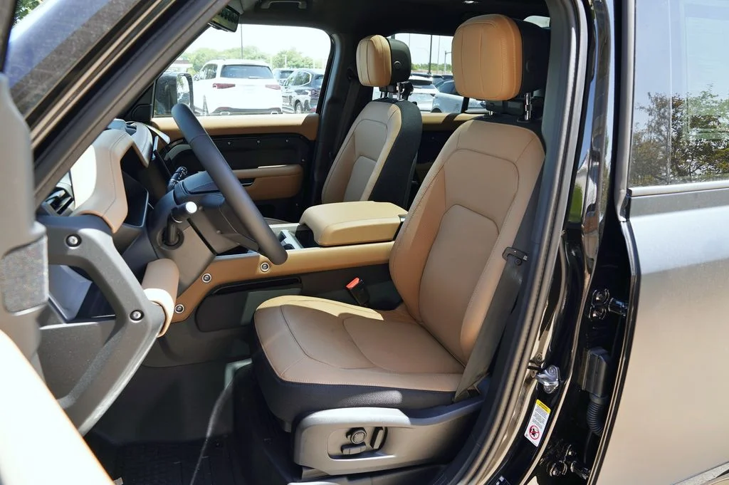 New 2026 Santorini Black Land Rover X image 13