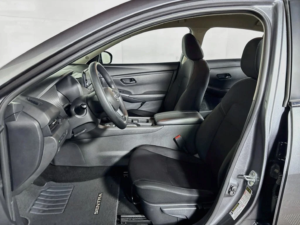 Used 2025 Gray Nissan S image 11