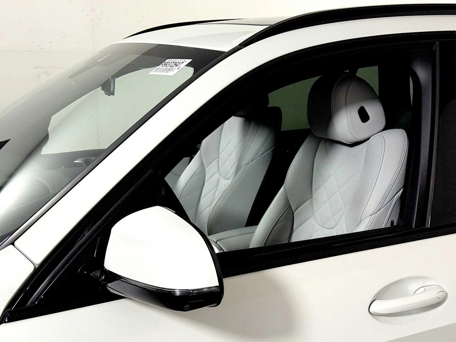 Used 2023 Mineral White Metallic BMW xDrive40i image 29