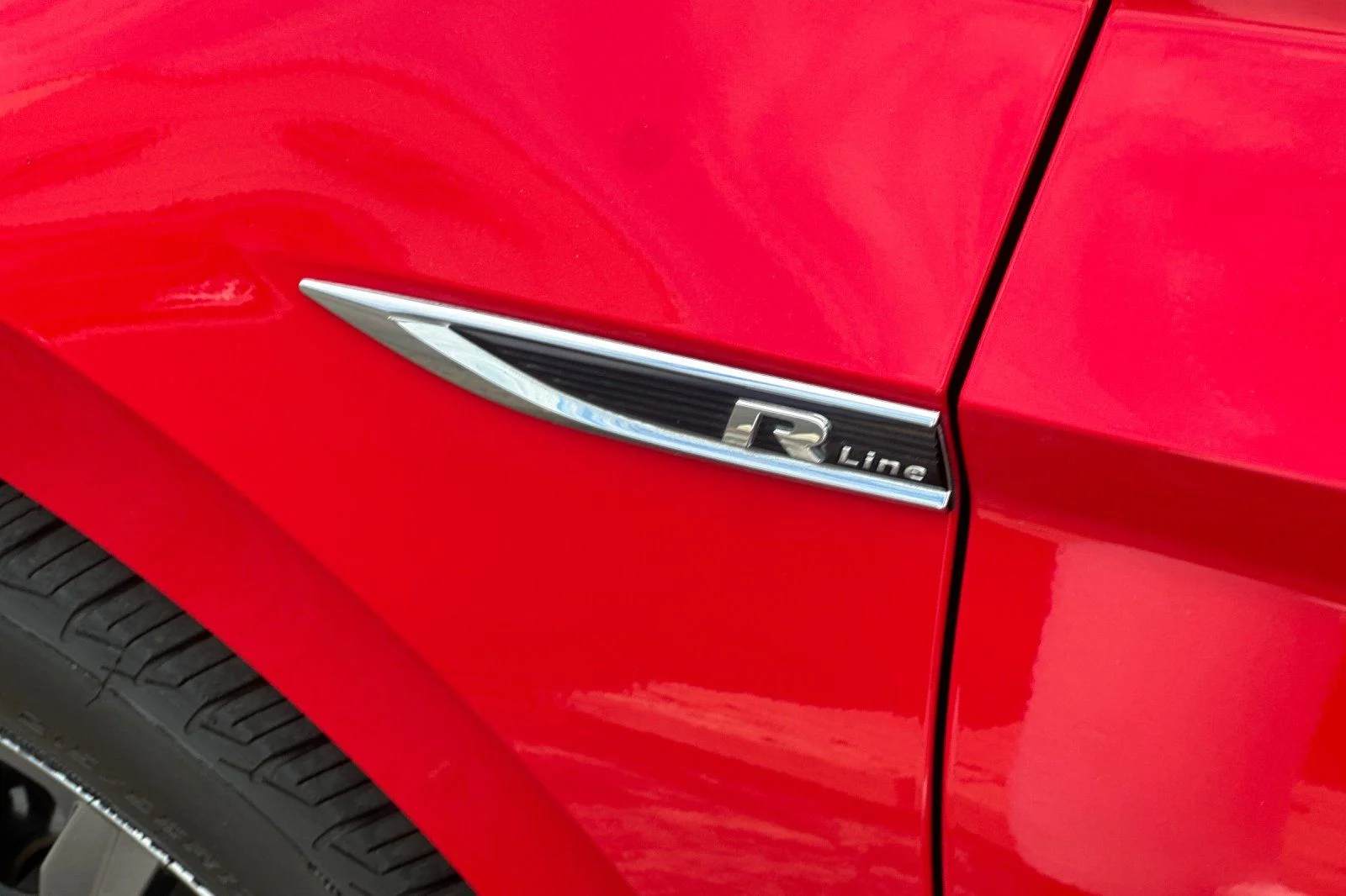 Used 2019 Red Volkswagen R-Line image 26