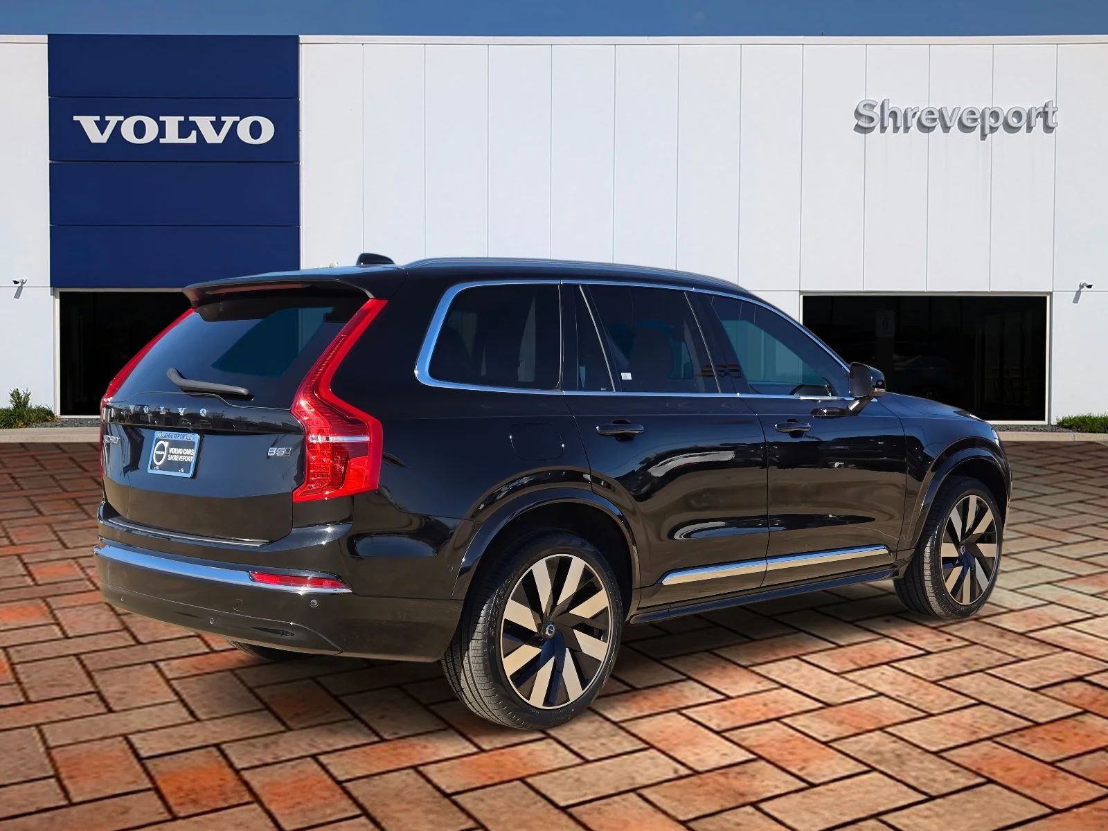 Certified Used 2023 Onyx Black Metallic Volvo Plus image 4