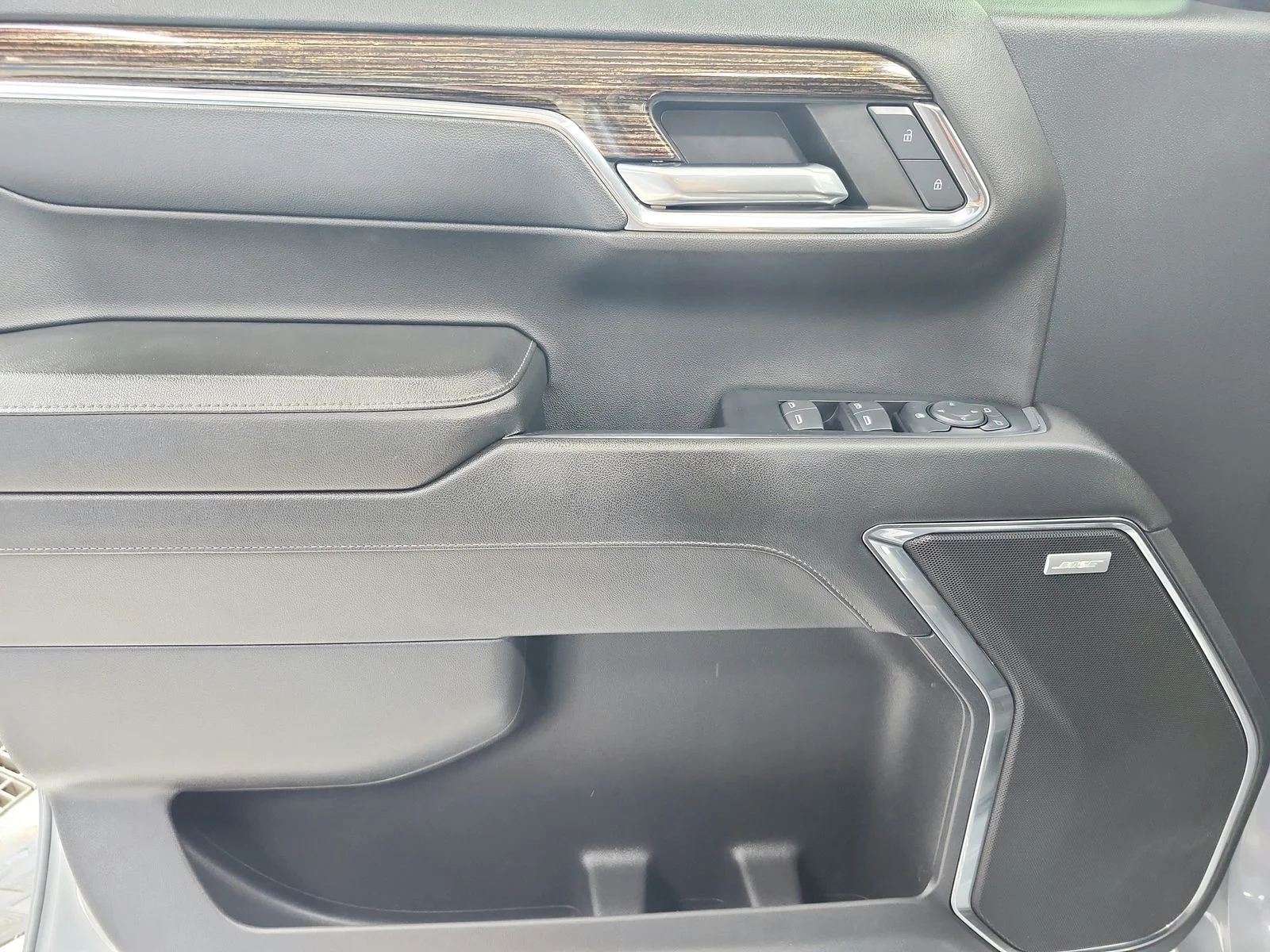 Used 2024 Gray GMC Elevation image 36