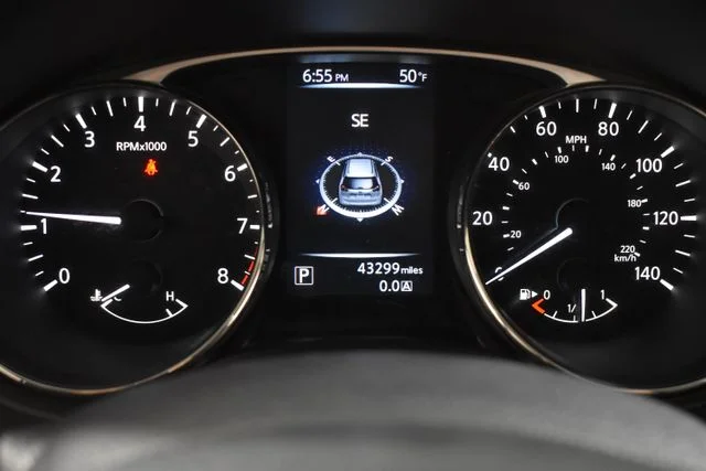Used 2016 Silver Nissan SL image 22