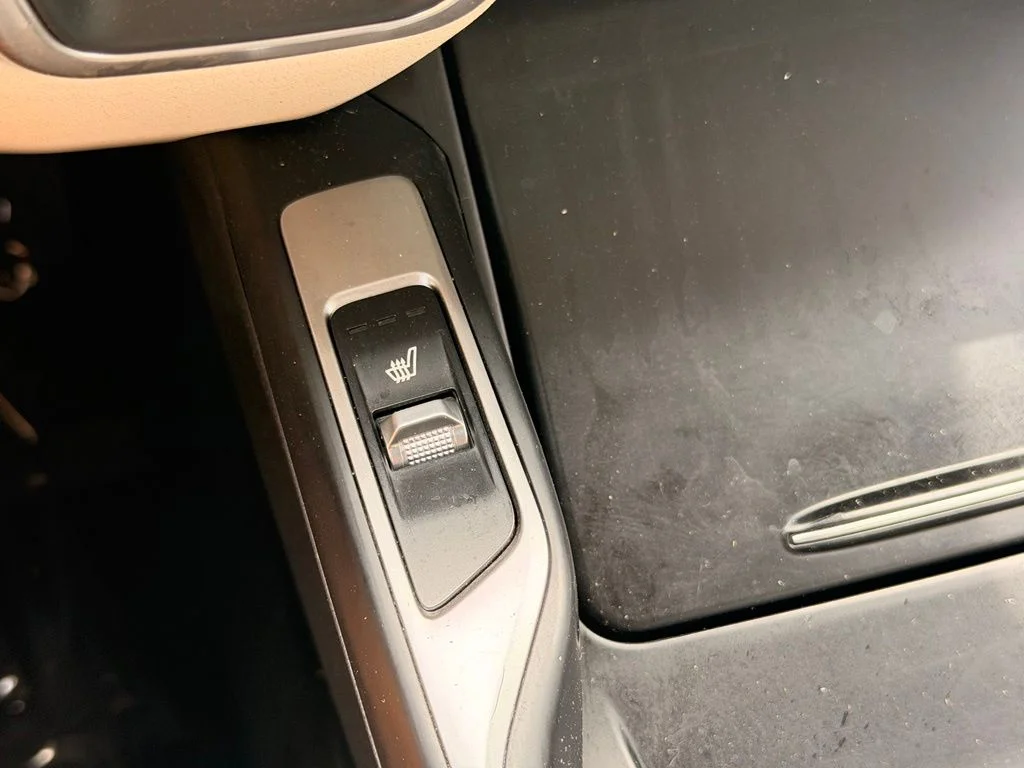 Used 2022 Silver Kia S image 37