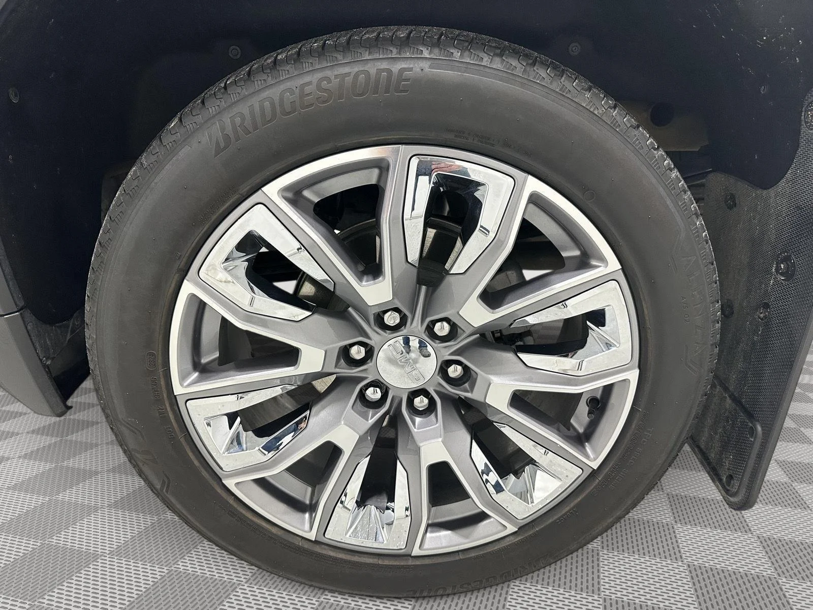 Used 2024 White Frost Tricoat GMC Denali image 32