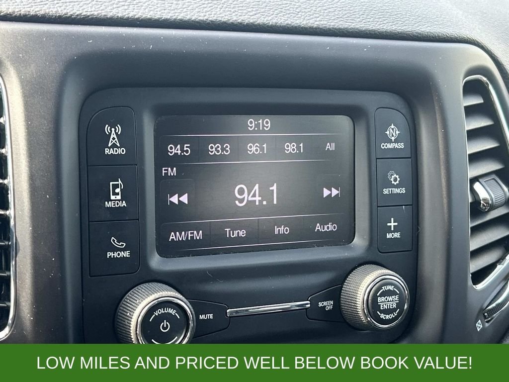 Used 2018 Gray Jeep Latitude image 27