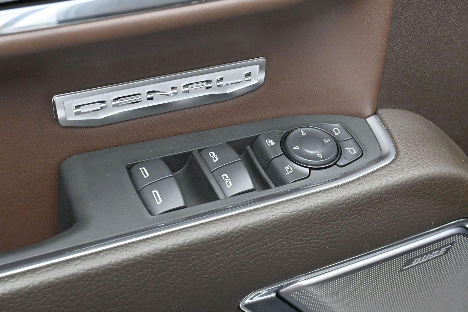 Used 2024 White Frost Tricoat GMC Denali image 11