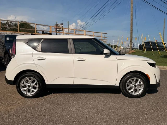 Certified Used 2024 Snow White Pearl Kia LX image 6