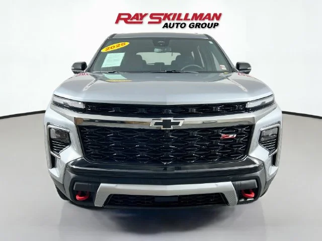 Used 2025 Gray Chevrolet Z71 image 2