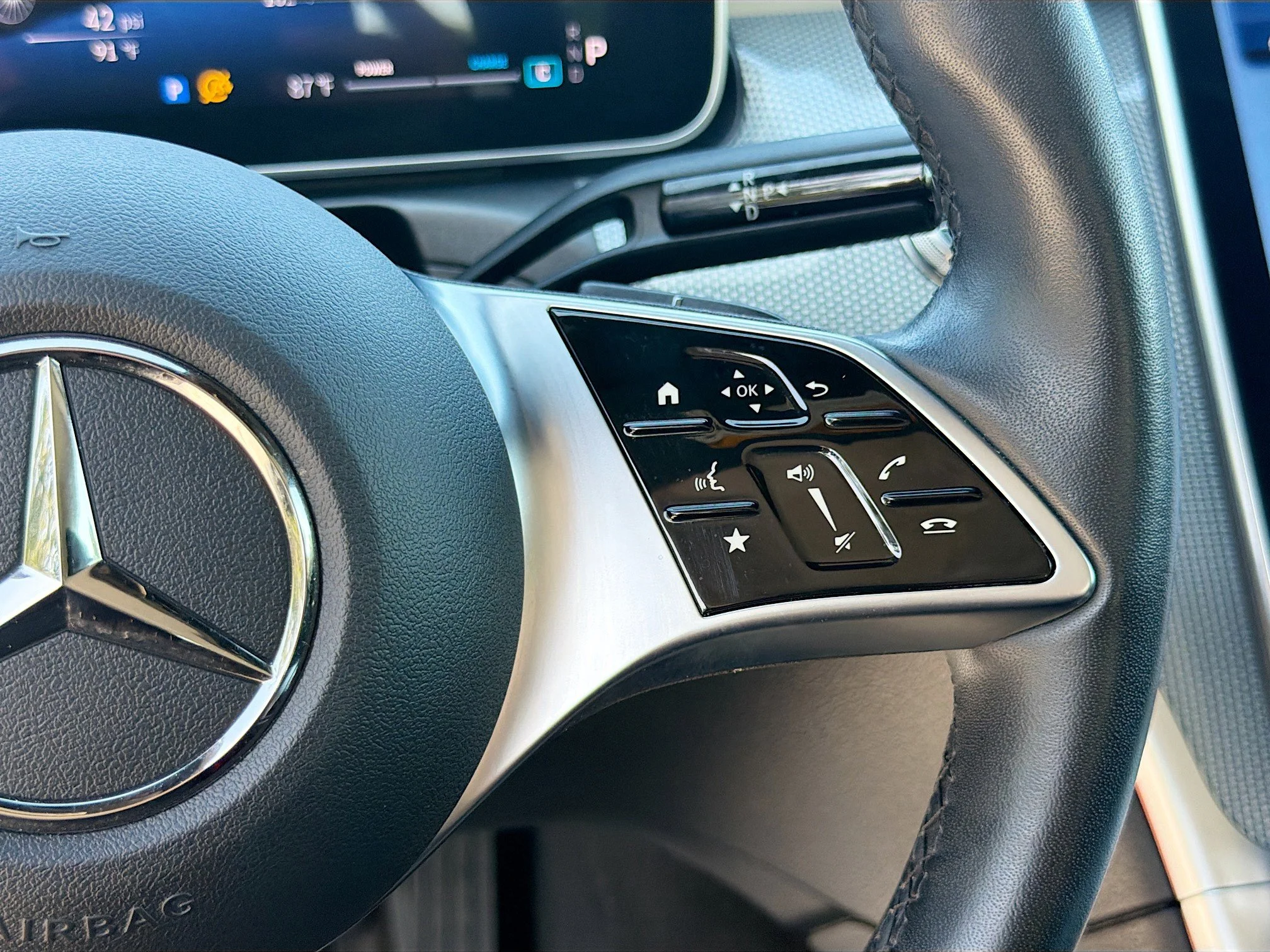 Used 2025 Obsidian Black Metallic Mercedes-Benz CLE 300 image 39