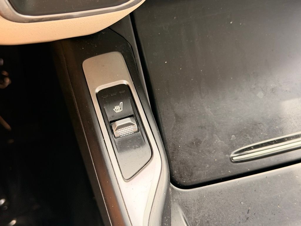 Used 2022 Silver Kia S image 37