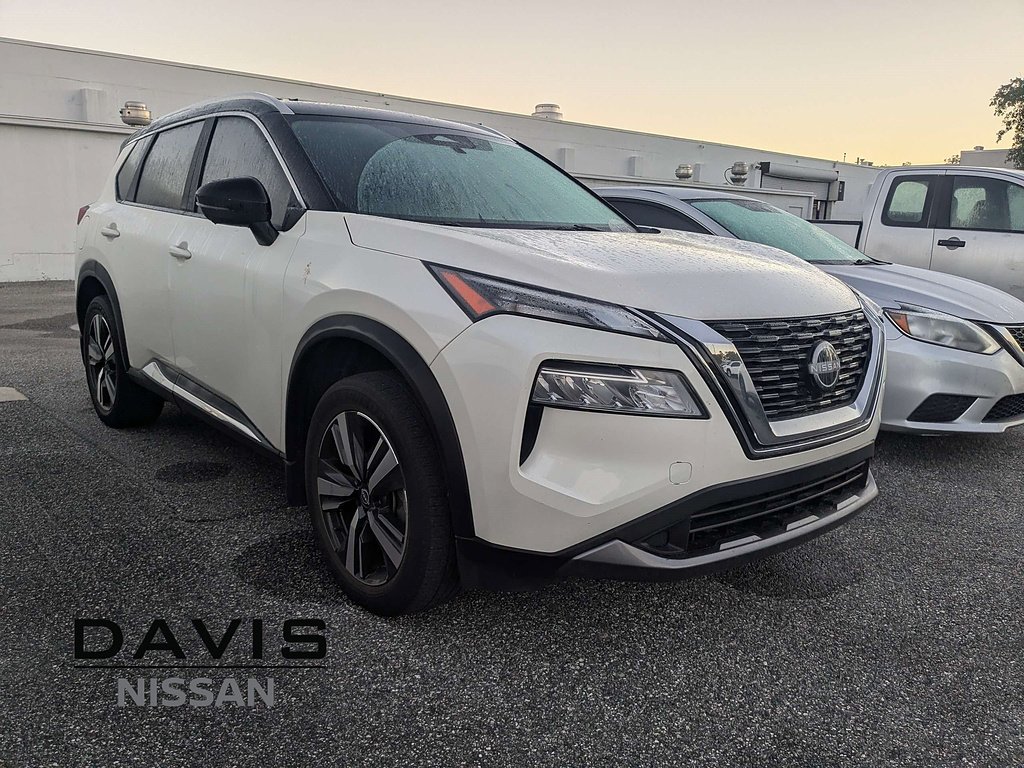 Certified Used 2023 Pearl White TriCoat/Super Black Nissan SL image 2