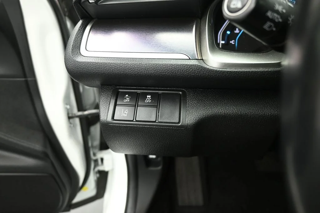 Used 2016 White Honda Touring image 10