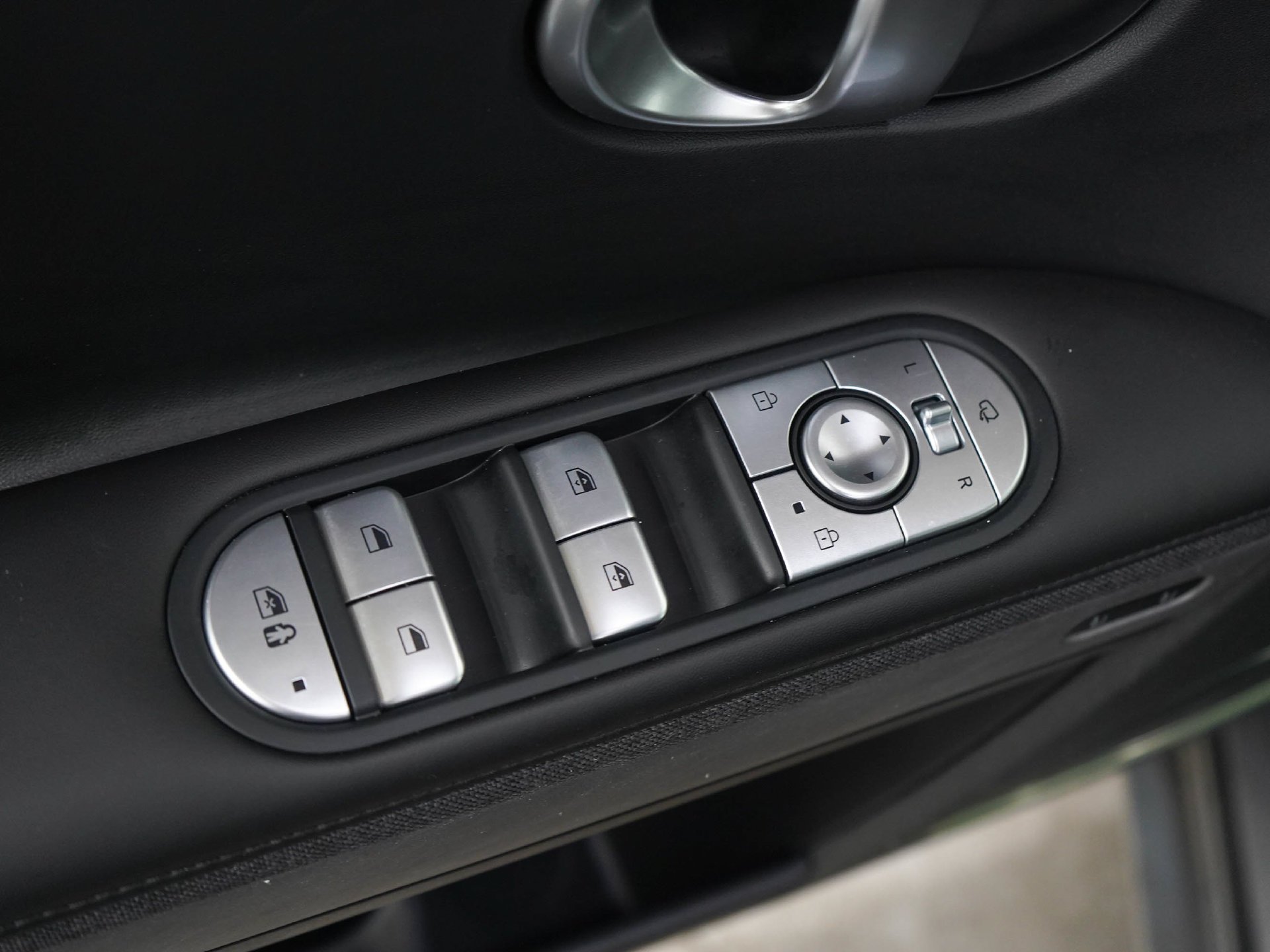 2024 Hyundai IONIQ 5 Limited - Photo 20