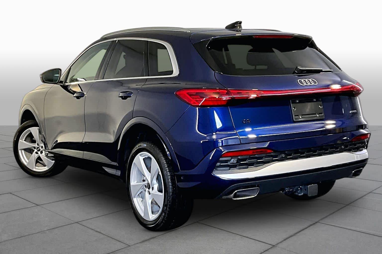 Used 2025 Navarra Blue Metallic Audi Premium Plus image 11
