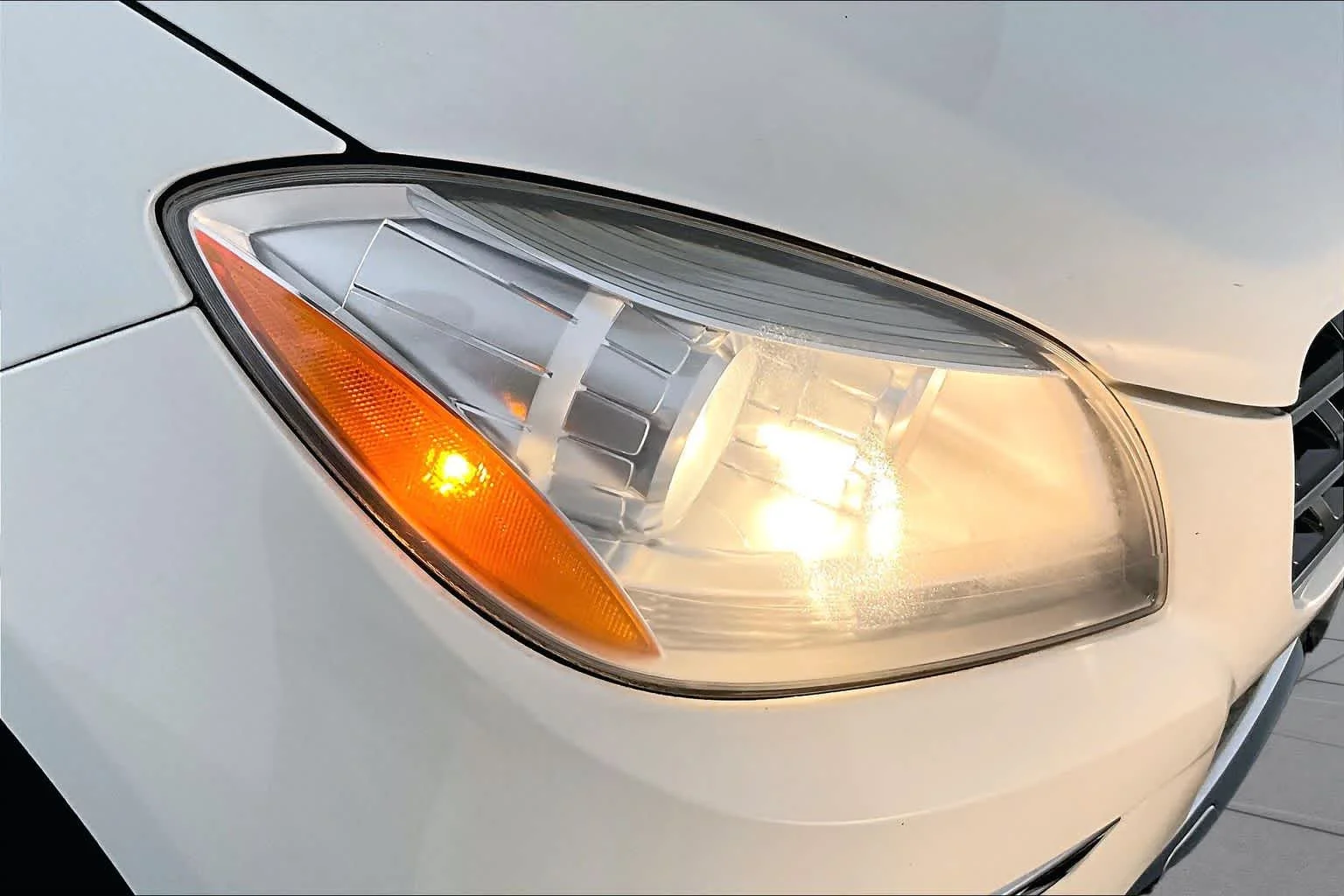 Used 2012 Arctic White Mercedes-Benz ML 350 image 27