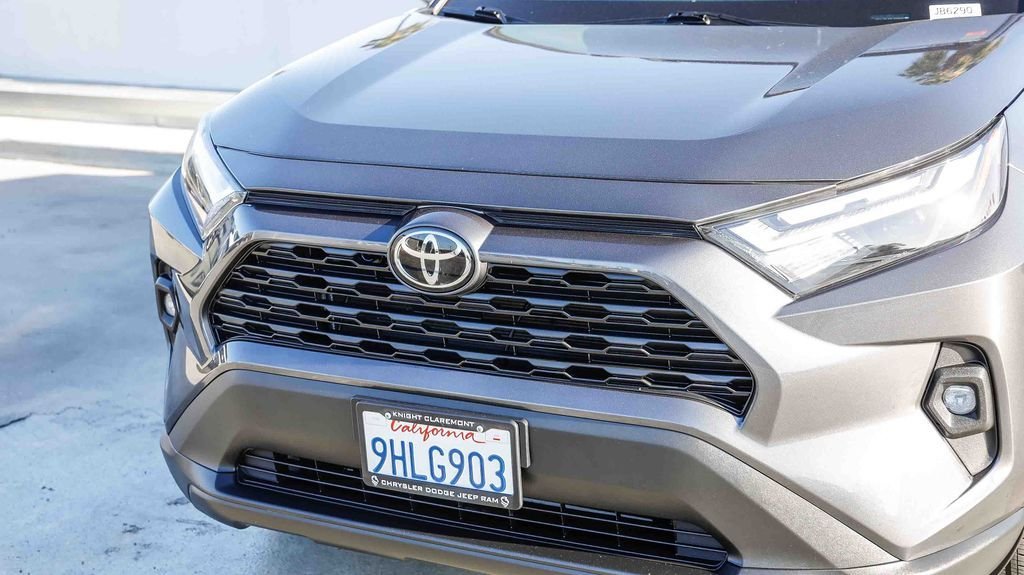 Used 2023 Magnetic Gray Metallic Toyota XLE Premium image 6