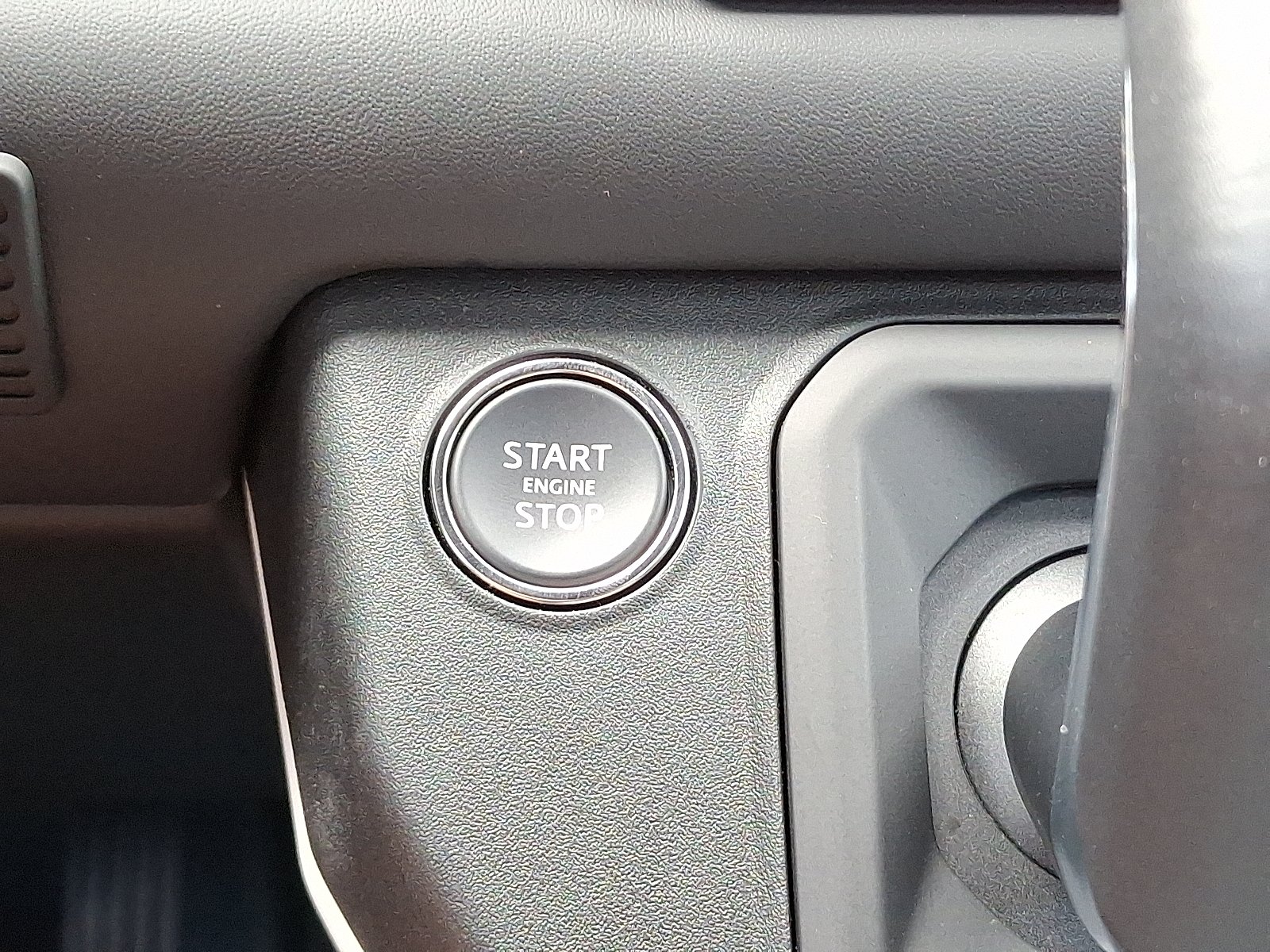 2025 Land Rover Defender X-Dynamic SE - Photo 26