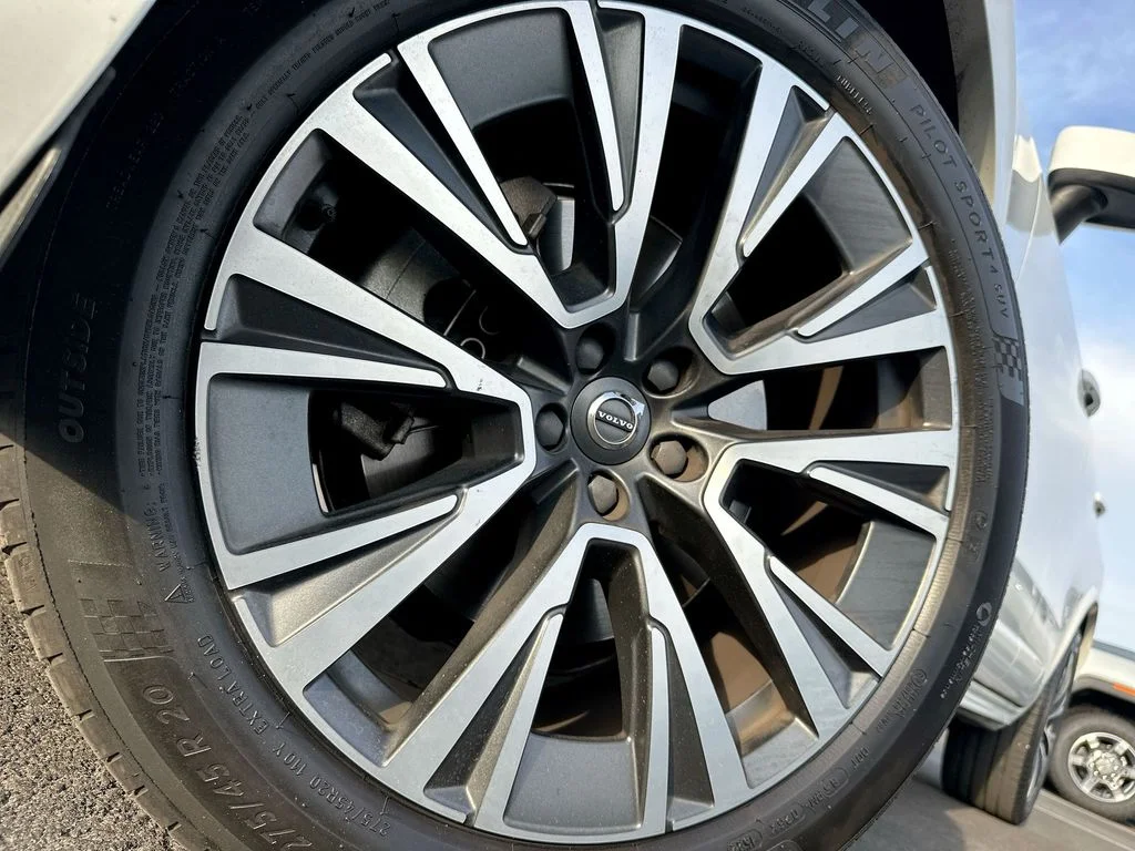 Used 2021 White Volvo T5 Momentum image 16