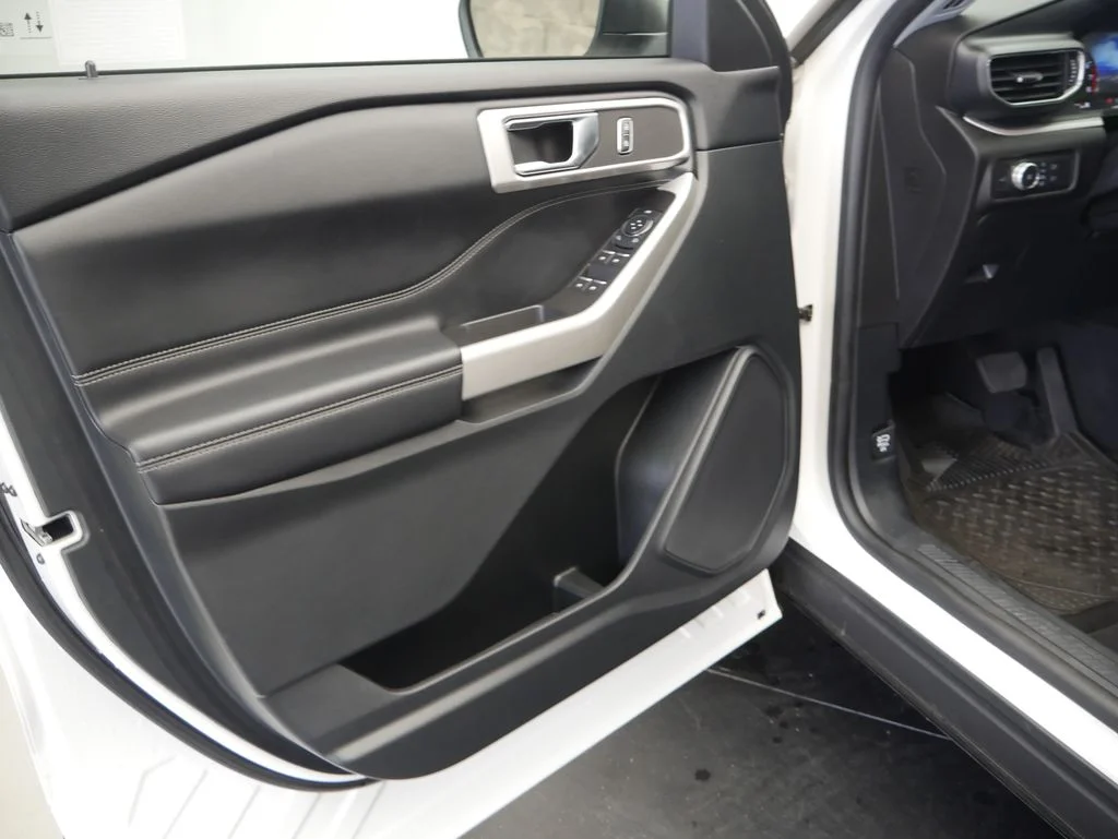 Used 2021 White Metallic Ford XLT image 15