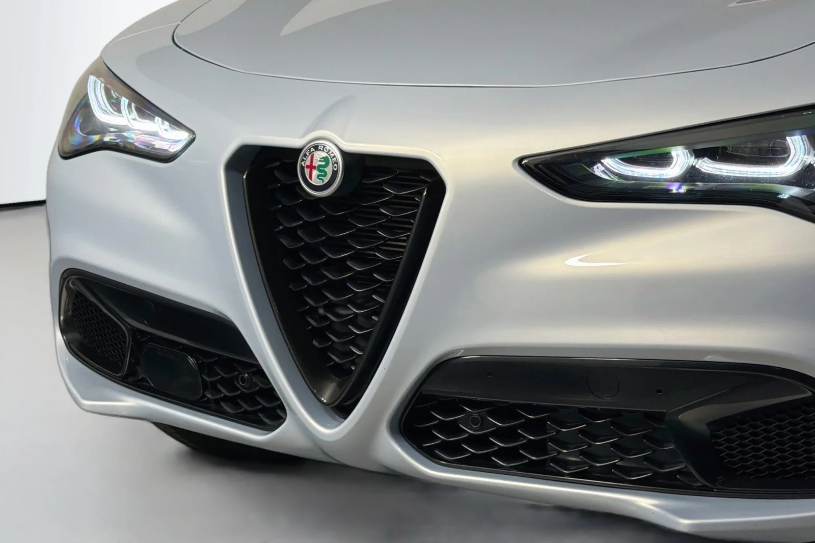 Used 2024 Moonlight Gray Metallic Alfa Romeo Sprint image 13