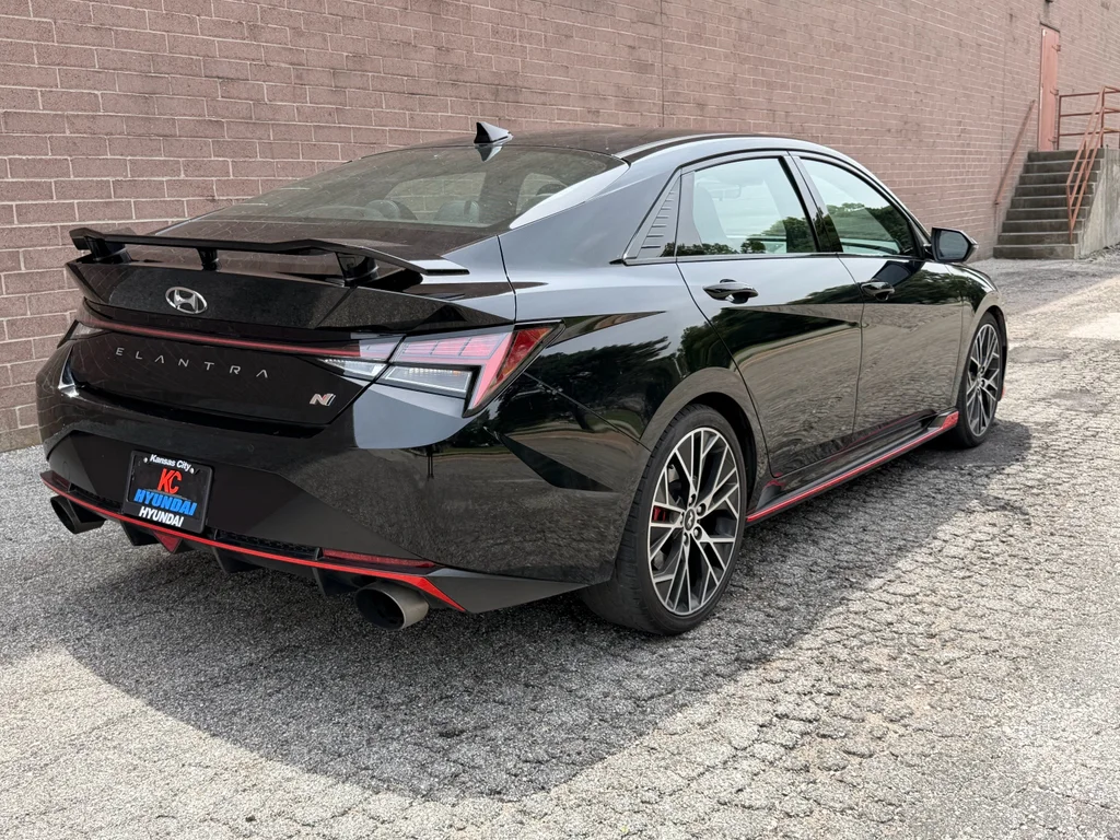 Used 2023 Onyx Black Hyundai Base image 5