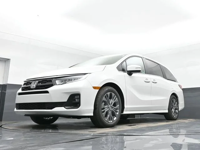 Used 2025 Platinum White Pearl Honda Touring image 52