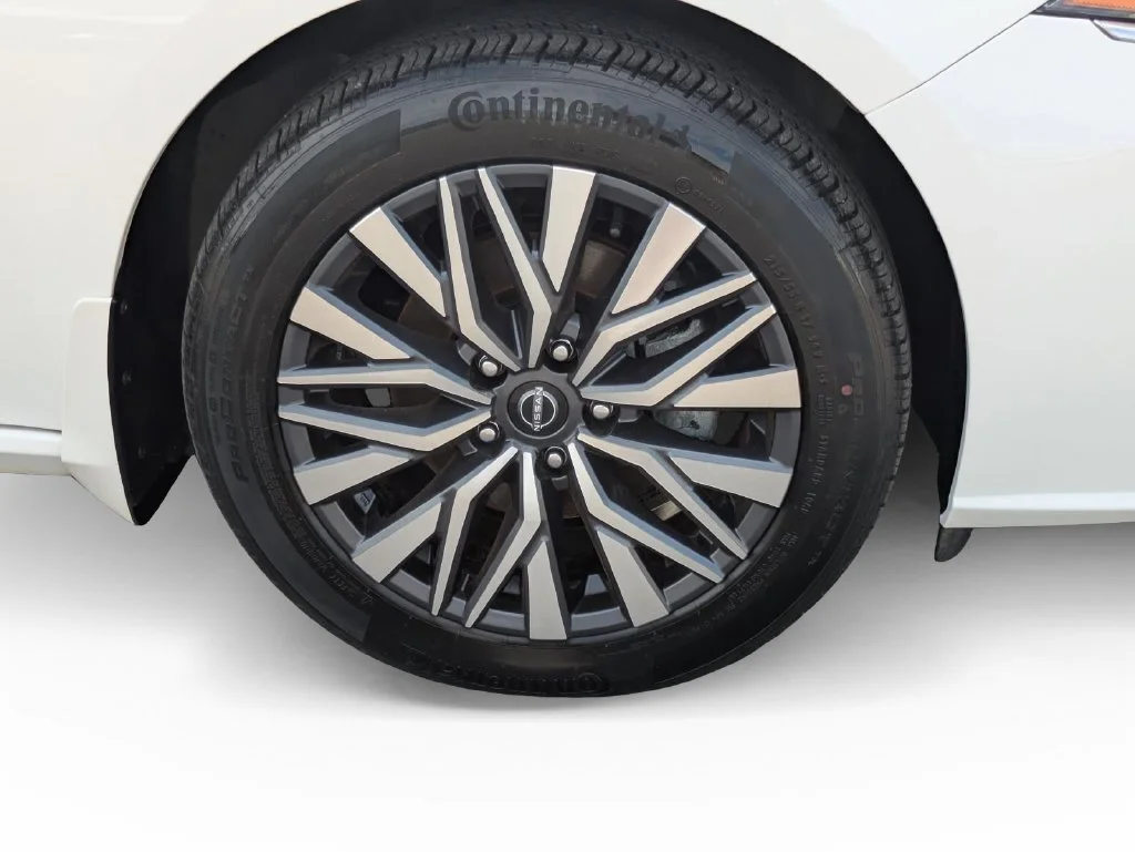 Used 2023 White Nissan 2.5 SV image 5
