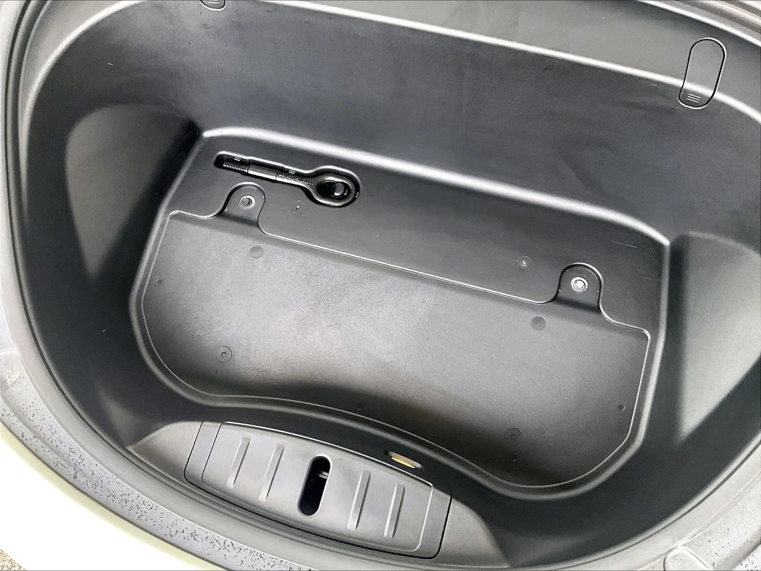 Used 2019 White Tesla Standard Range Plus image 34