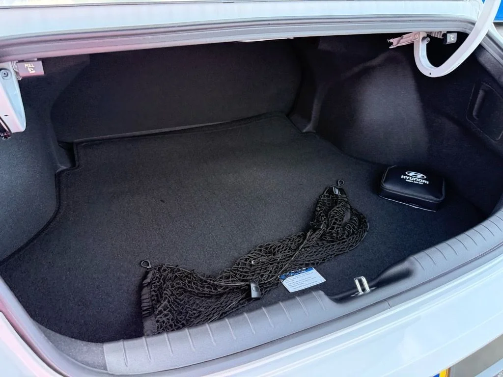 Used 2025 White Hyundai SE image 21