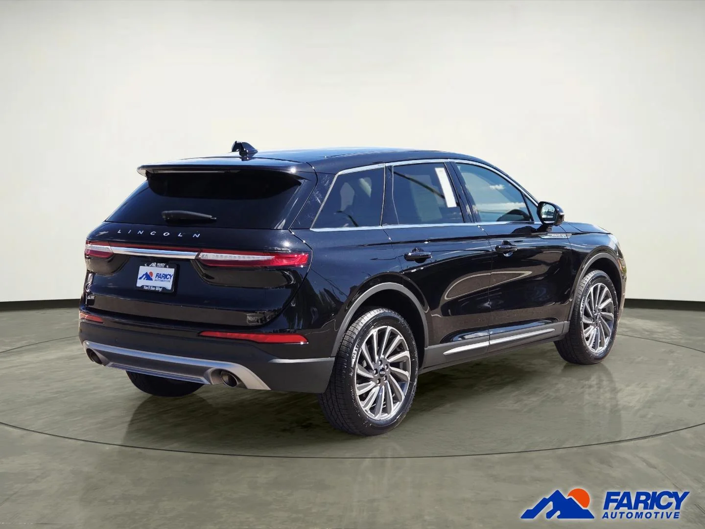 Used 2025 Infinite Black Metallic Clearcoat Lincoln Reserve image 4