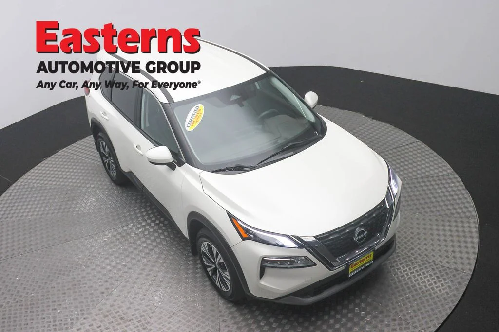 Used 2023 White Nissan SV image 3
