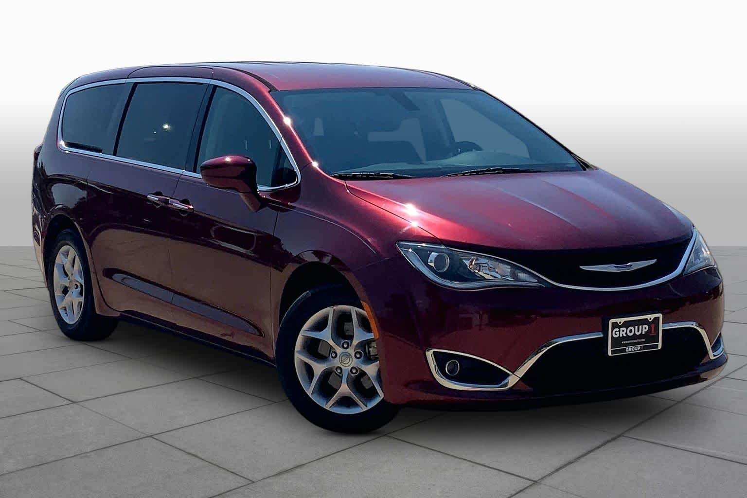 Used 2018 Velvet Red Pearl Coat Chrysler Touring Plus image 2