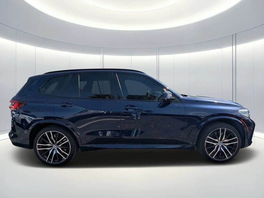 Used 2021 Blue BMW M50i image 3