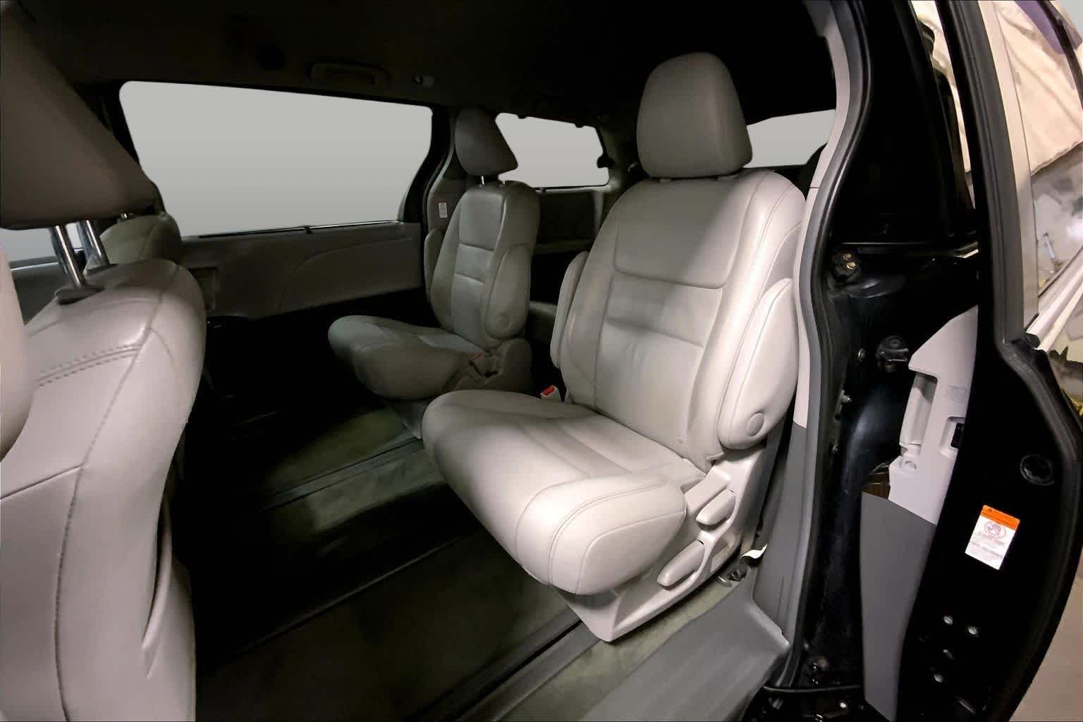 Used 2017 Midnight Black Metallic Toyota XLE image 21