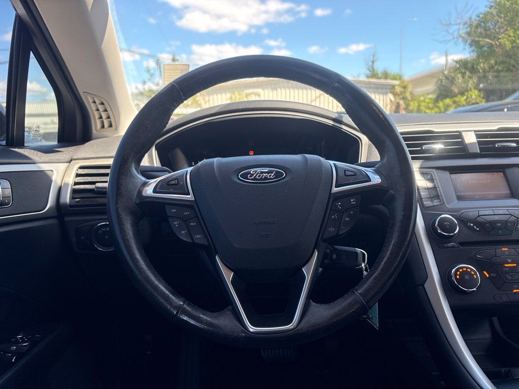 2015 Ford Fusion SE - Photo 23