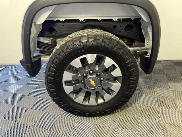Used 2024 White Chevrolet Custom image 36