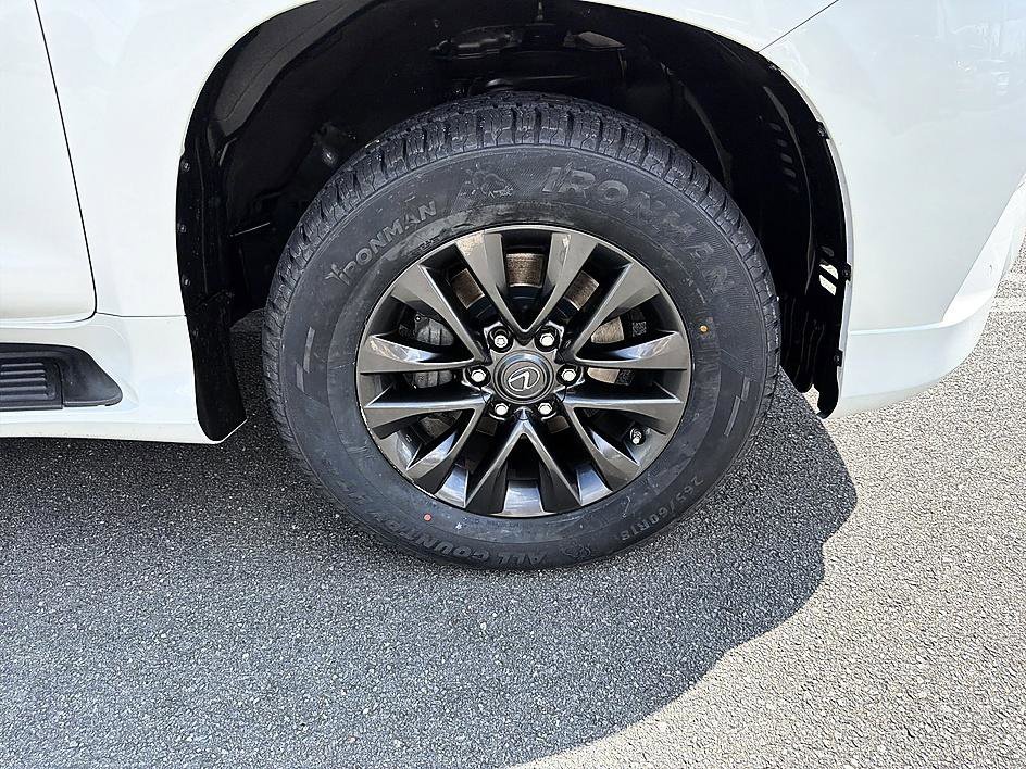Used 2023 Eminent White Pearl Lexus GX 460 Premium image 11