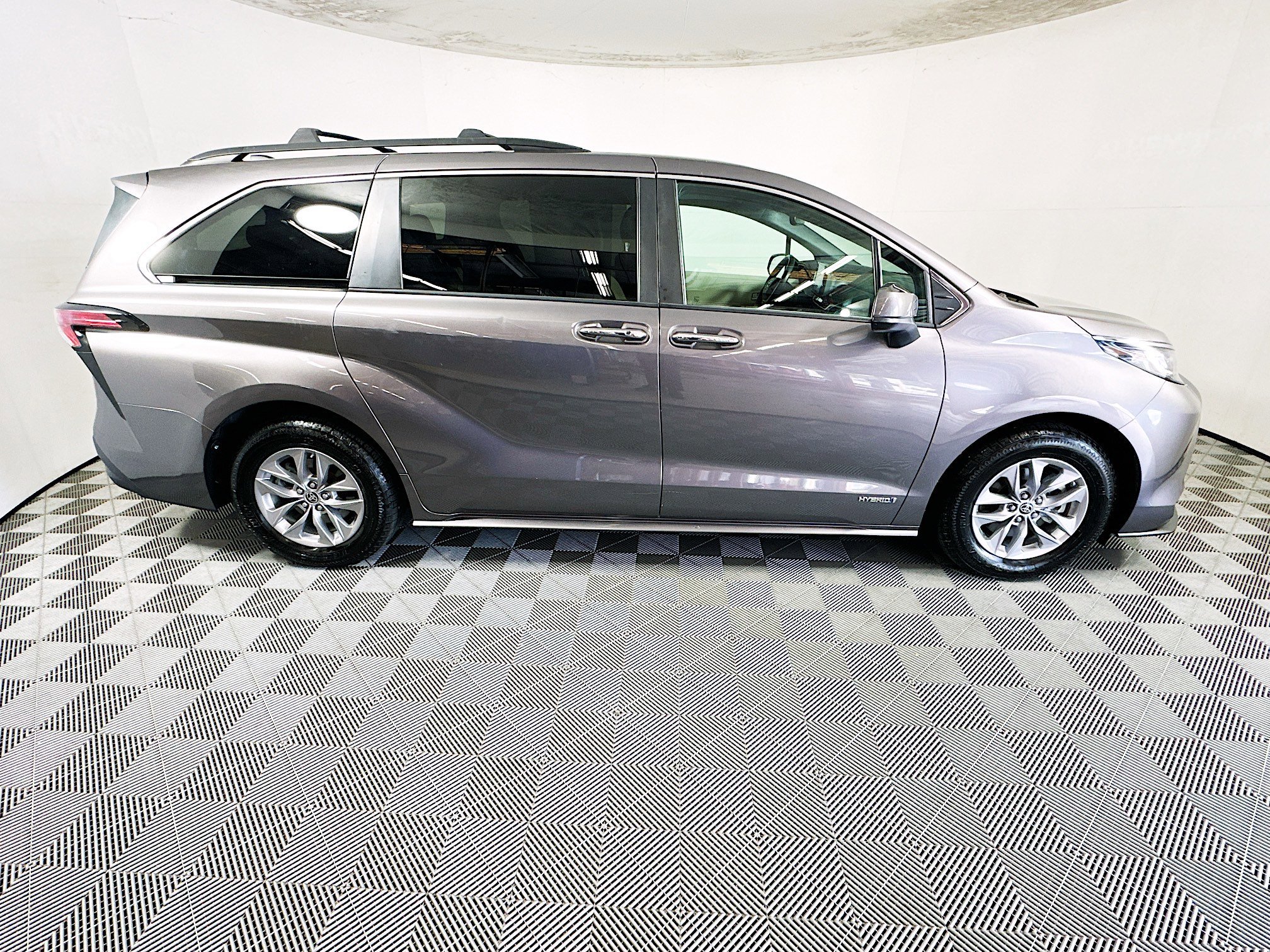2021 Toyota Sienna thumbnail 4