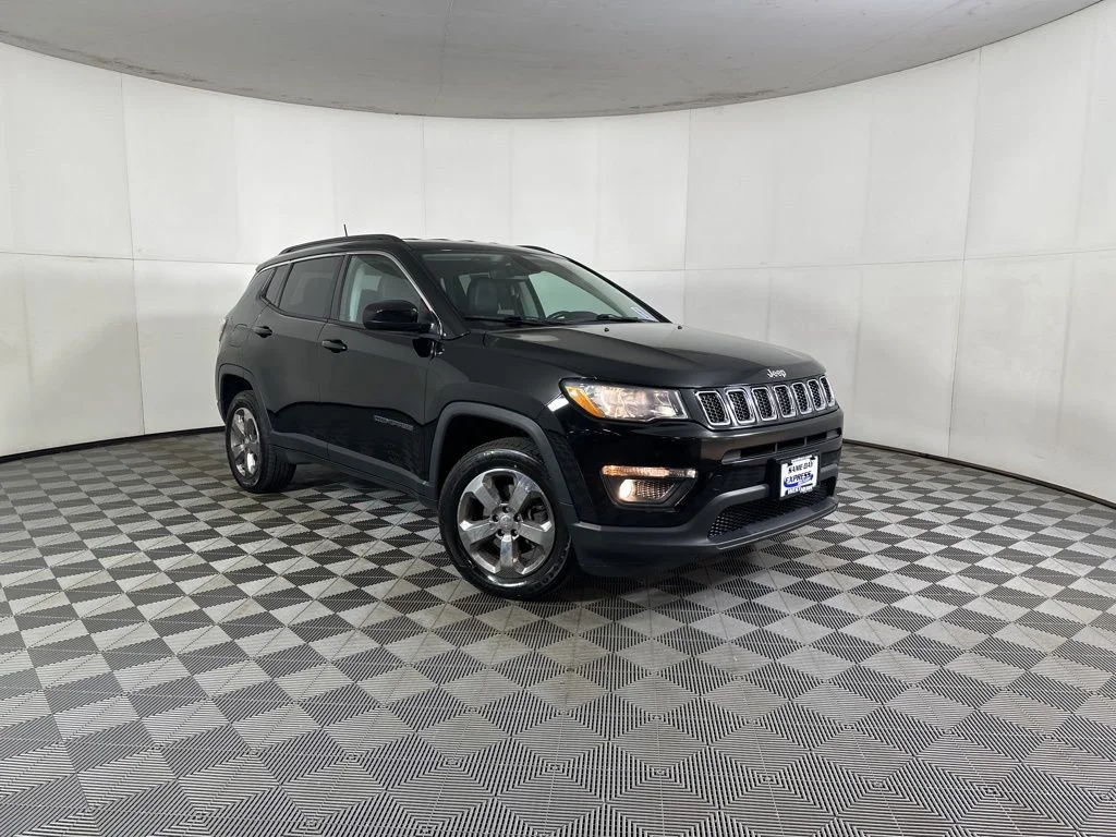 Used 2019 Black Jeep Latitude image 17