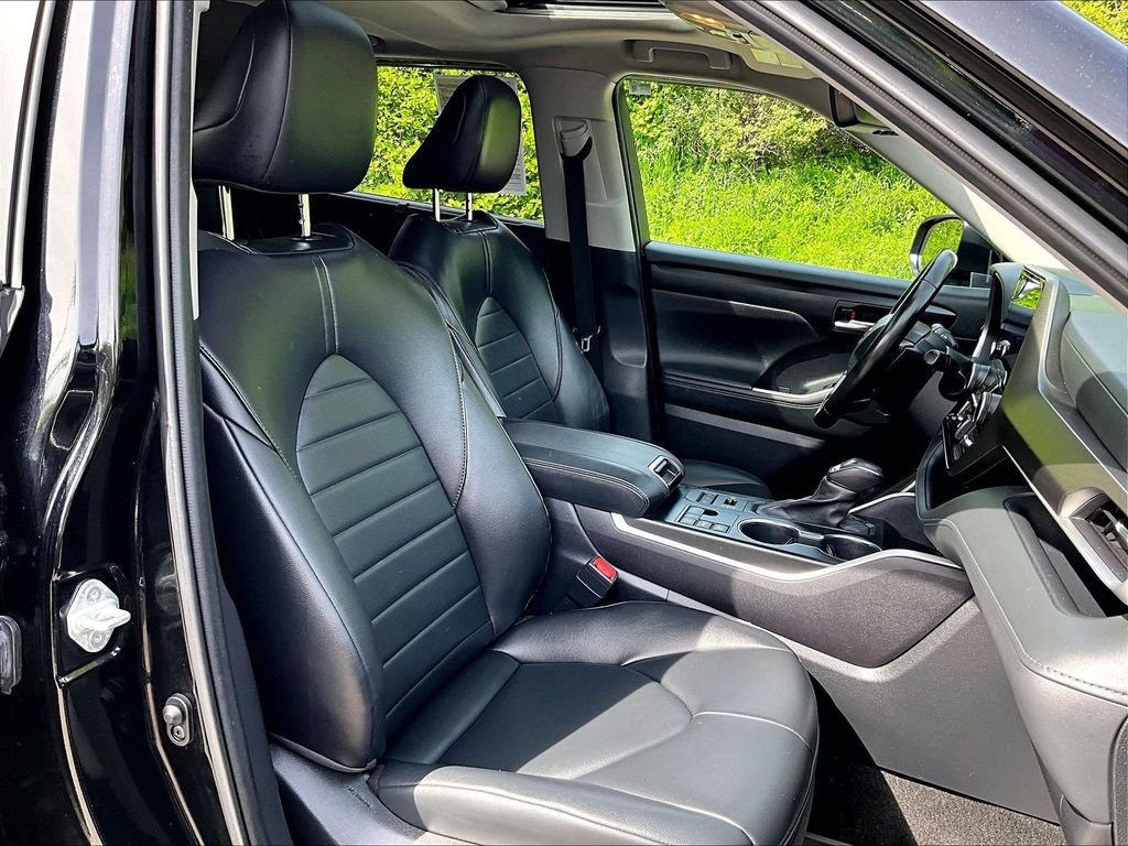 Used 2023 Black Toyota XLE image 11
