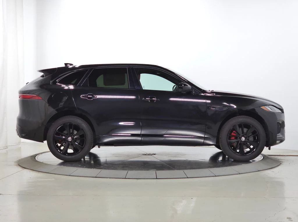 Used 2025 Black Jaguar P400 R-Dynamic S image 11