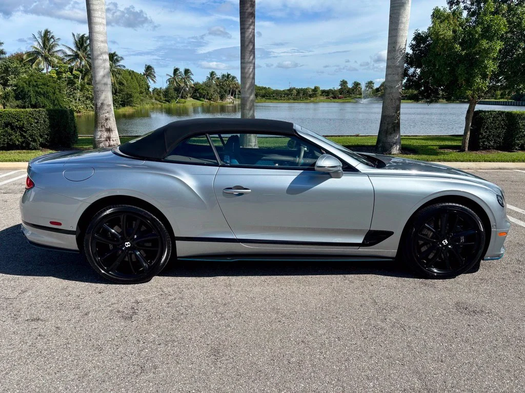 Used 2022 Silver Bentley V8 image 7