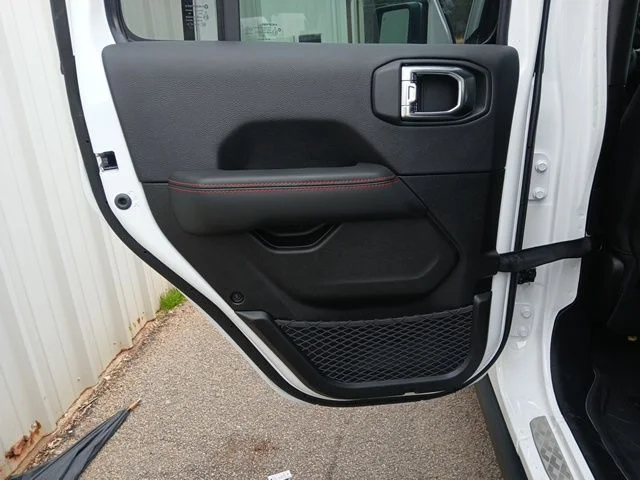 New 2026 Bright White Clear-Coat Exterior Paint Jeep Rubicon image 21