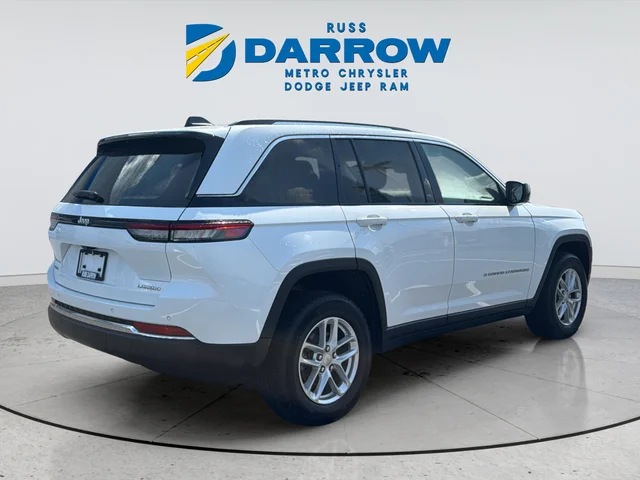 Used 2024 White Jeep Laredo X image 5