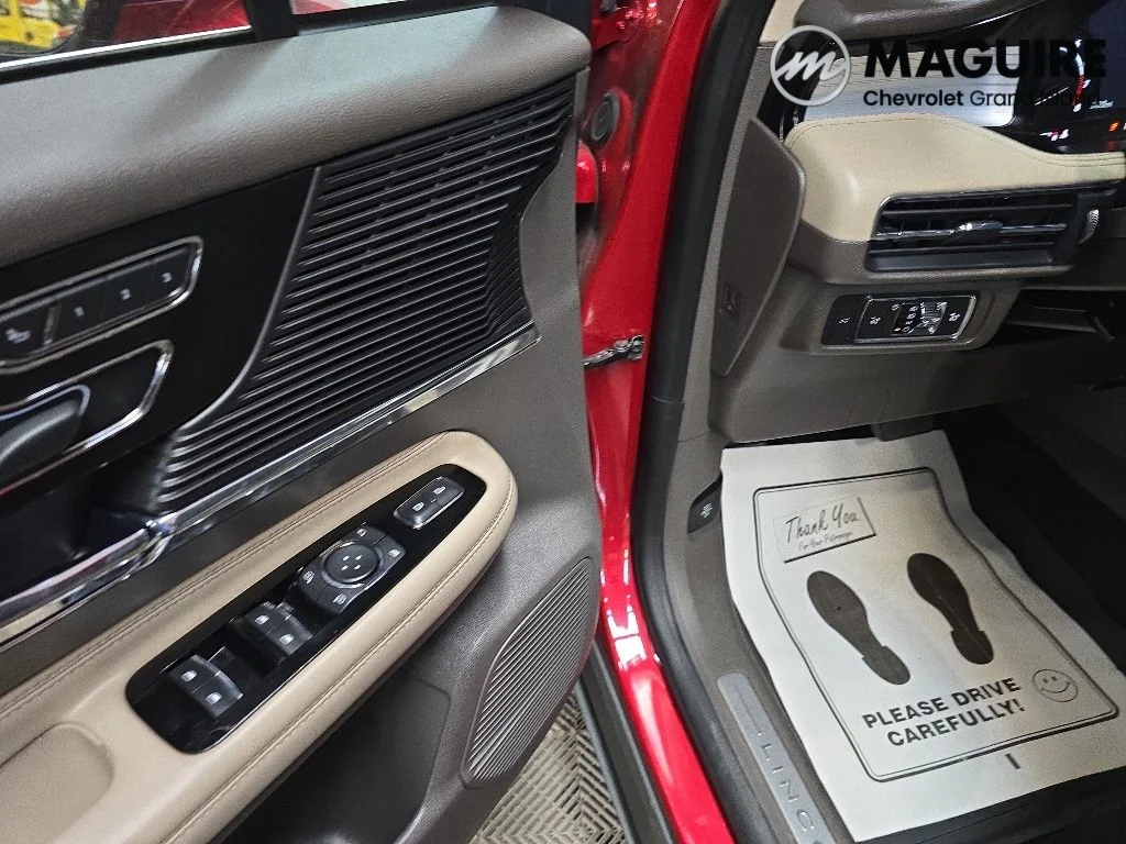 Used 2022 Red Lincoln Standard image 27